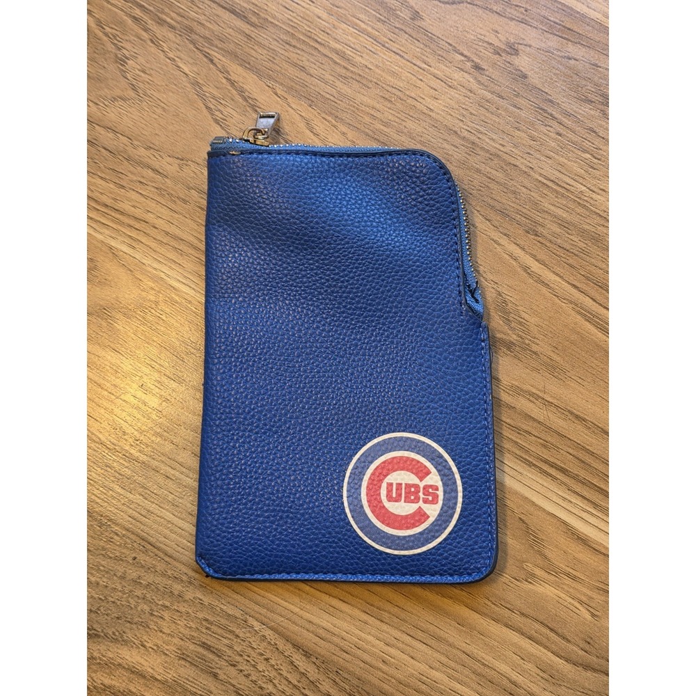 Chicago Cubs Pebble Smart Purse,‎ MLB Hologram Licensed Crossbody No Strap